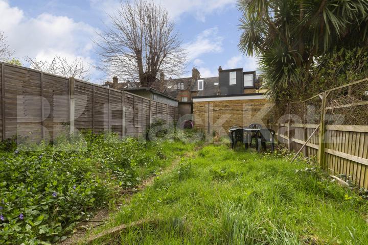 first floor 2 bedroom property with access to shared garden Chewton Road, Walthamstow